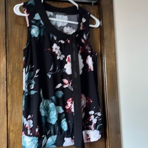 Suzy Shier floral top